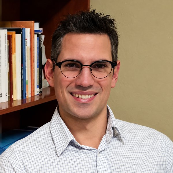 Lic. Sebastián Lauría